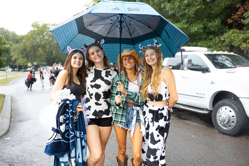 Schools celebrate homecomings